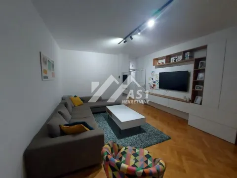 Izdavanje, trosoban stan, 85m², Sajam, Novi Sad Sve Podlokacije - image 1