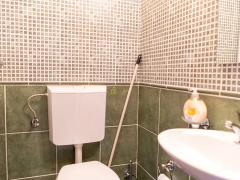 Izdavanje, trosoban stan, 120m², Momišići, Podgorica - image 3