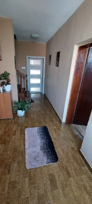 Sale, house, 220m², Stari Aerodrom, Podgorica