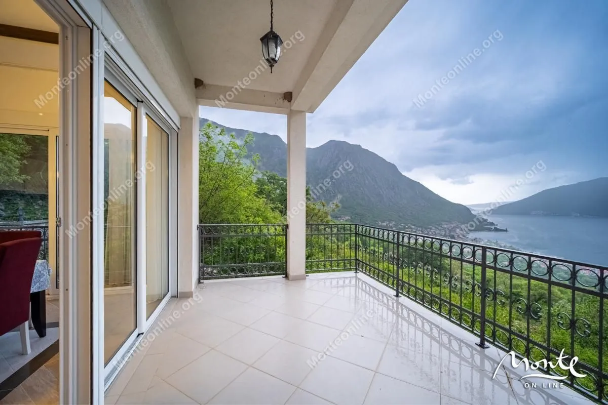 Sale, house, 103m², Risan, Kotor