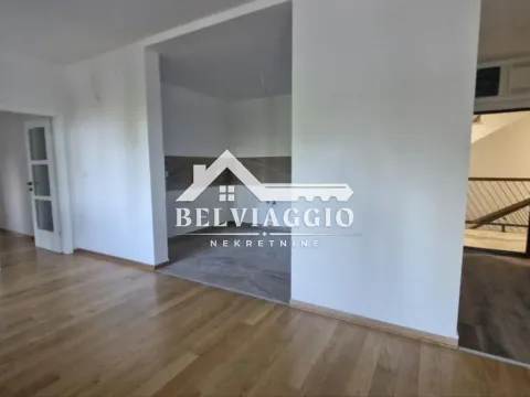 Prodaja, četvorosoban stan, 126m², Bandžovo brdo, Rožaje - image 2