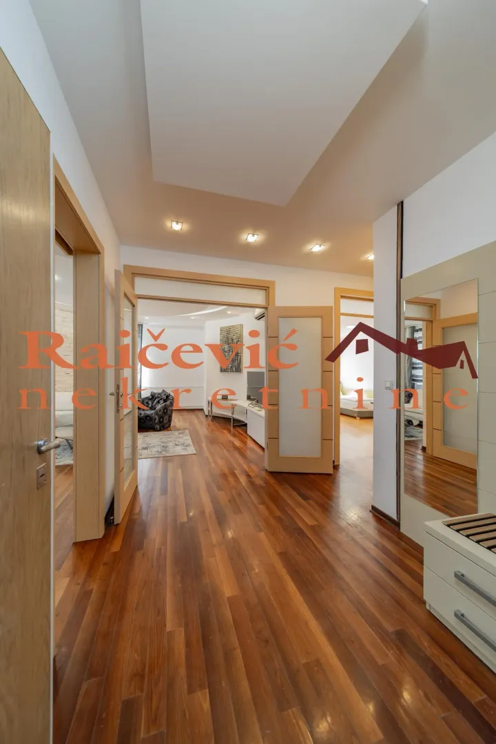 Prodaja, trosoban stan, 98m², Centar, Stara Pazova