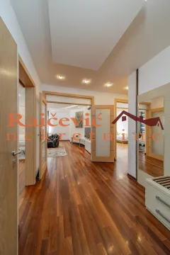 Prodaja, trosoban stan, 98m², Centar, Stara Pazova - image 10