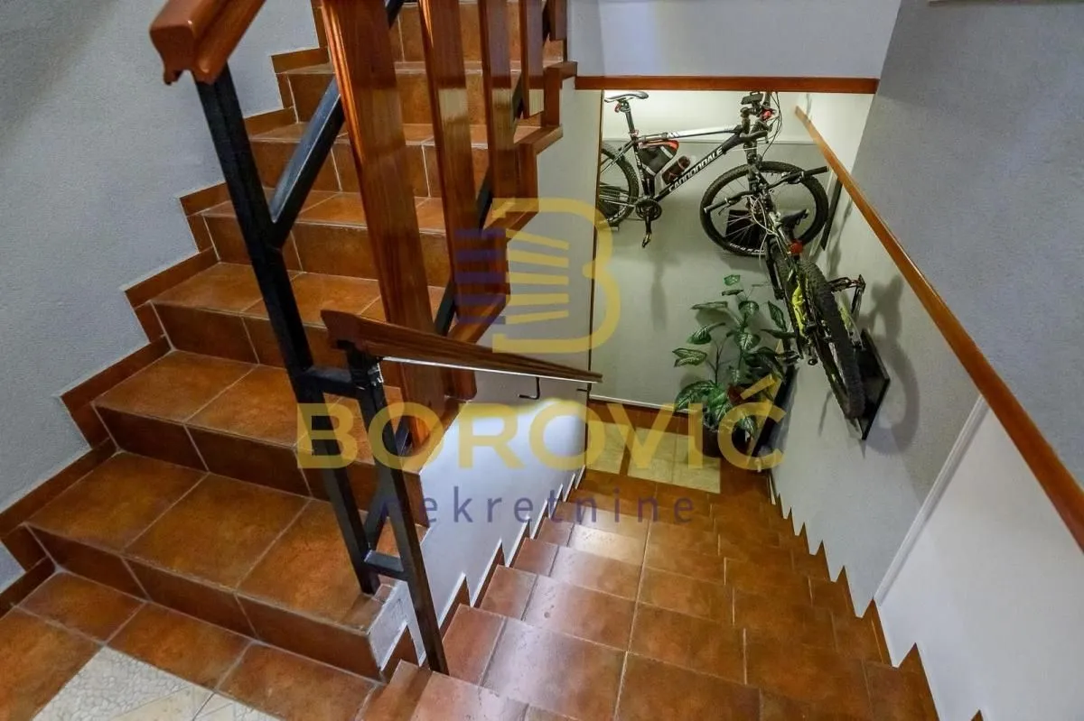 Sale, four bedroom apartment, 104m², Stari Grad, Beograd