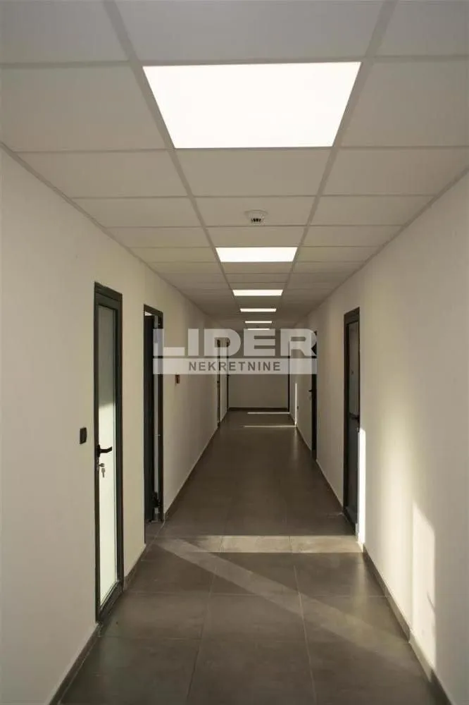 Rent, office space, 1450m², Karaburma, Palilula Sve Podlokacije