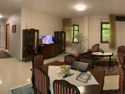 Rent, two bedroom apartment, 63m², Vračar Sve Podlokacije, Beograd - image 2