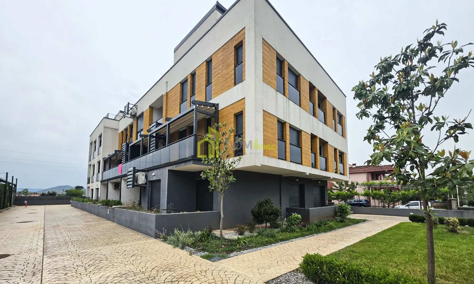 Izdavanje, dvosoban stan, 80m², Tološi, Podgorica