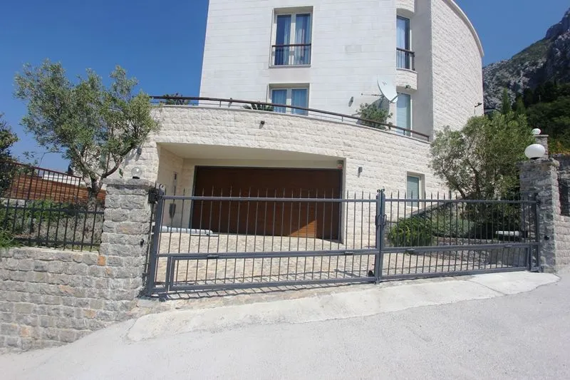 Sale, house, 600m², Blizikuće, Budva