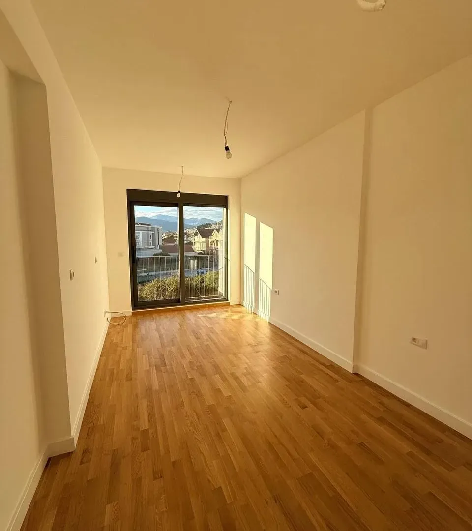 Prodaja, dvosoban stan, 72m², Tivat, Crna Gora
