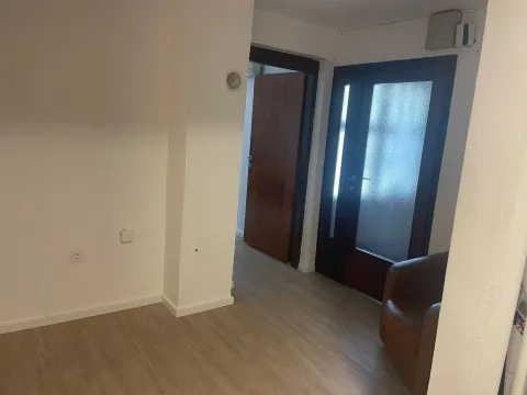 Izdavanje, poslovni prostor, 45m², Zaobilaznica, Budva - image 3