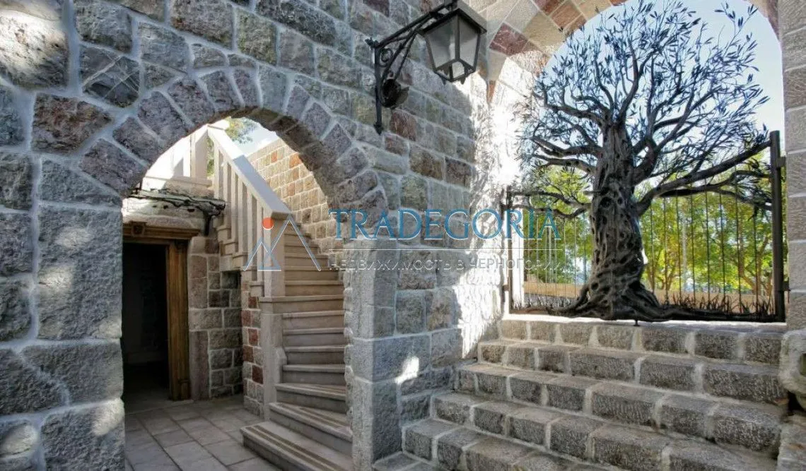Prodaja, kuća, 350m², Reževići, Budva