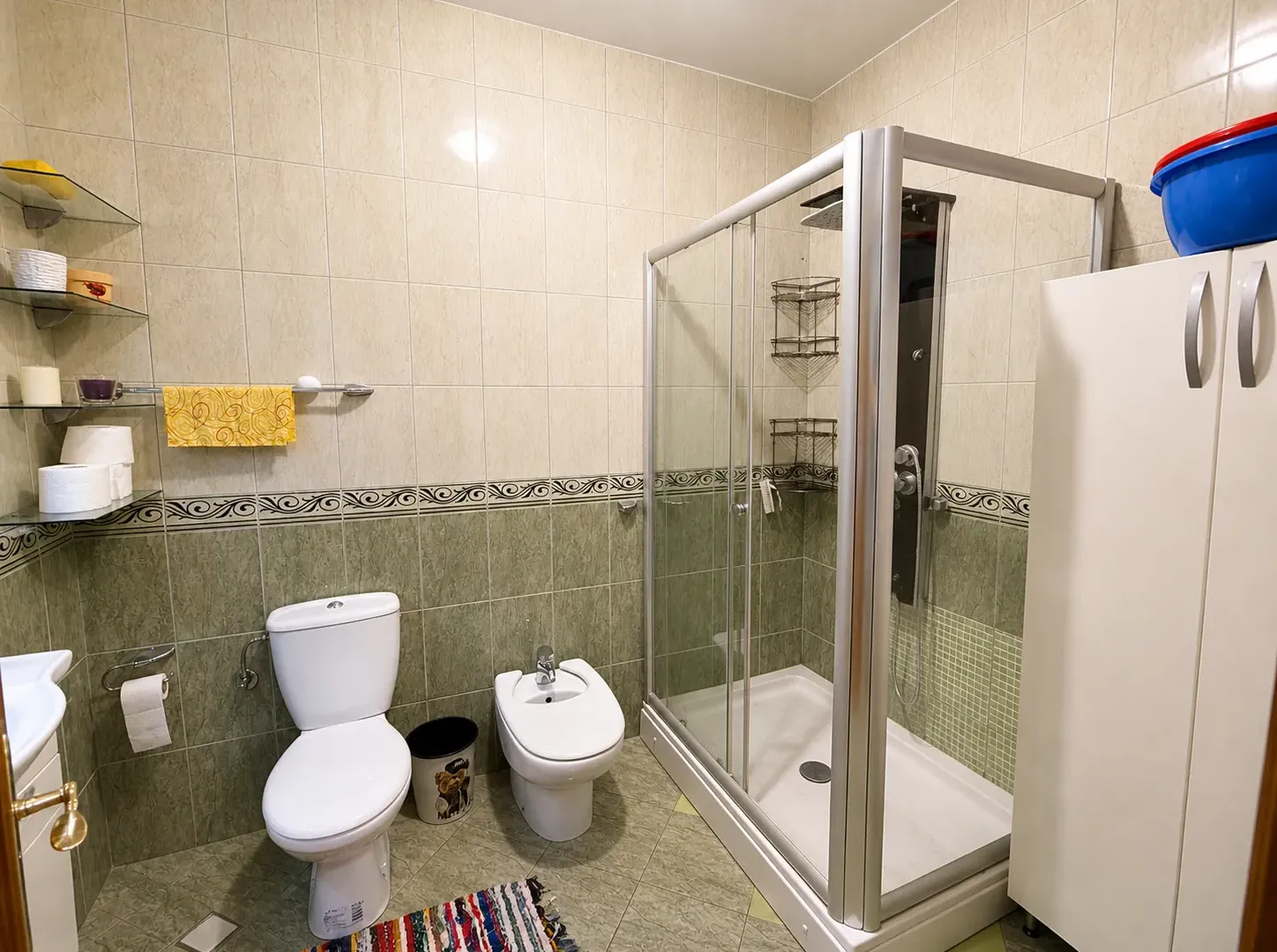 Izdavanje, trosoban stan, 100m², Gorica C, Podgorica