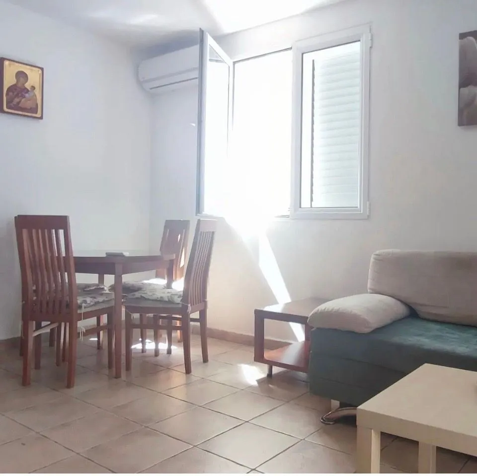 Rent, one bedroom apartment, 41m², Petrovac, Budva