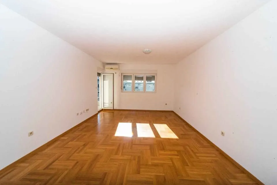 Rent, apartment, 52m², Podgorica, Crna Gora