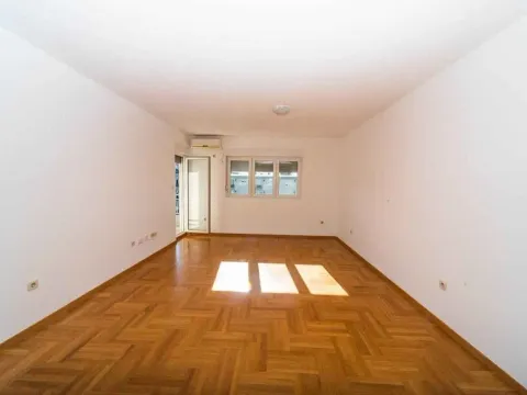 Izdavanje, stan, 52m², Podgorica, Crna Gora - image 2