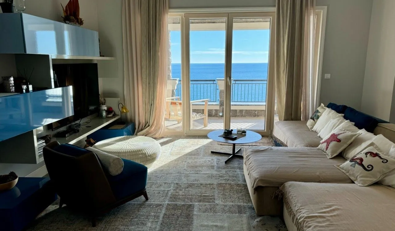 Prodaja, dvosoban stan, 134m², Tivat, Crna Gora