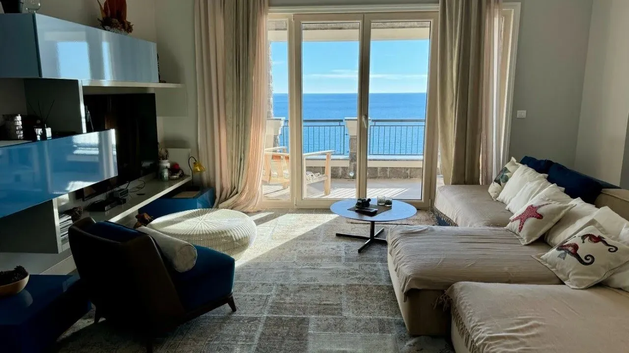 Prodaja, dvosoban stan, 134m², Tivat, Crna Gora