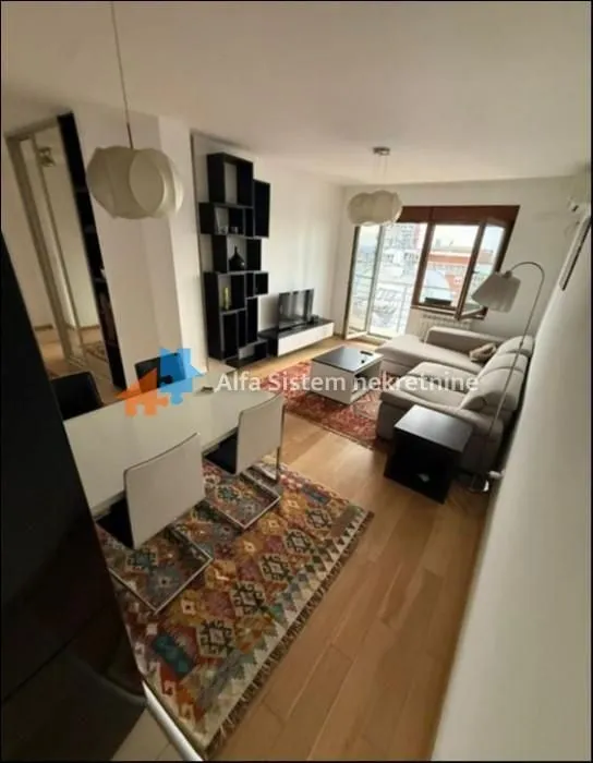 Izdavanje, trosoban stan, 73m², Vračar Sve Podlokacije, Beograd