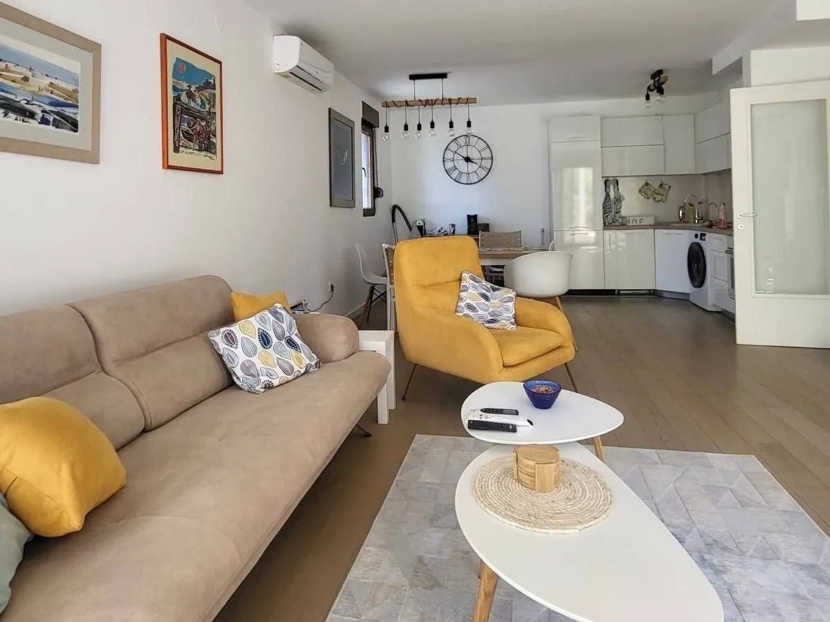 Rent, two bedroom apartment, 62m², Seljanovo, Tivat