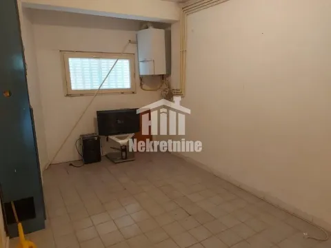 Izdavanje, kuća, 180m², Čukarica, Beograd - image 18