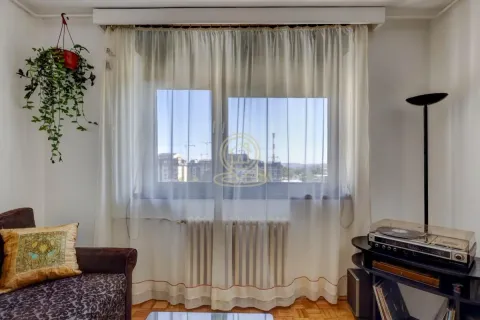 View of the window with white curtains and a radiator in the room. - image 9