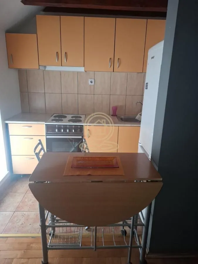 Izdavanje, jednosoban stan, 35m², Centar, Novi Sad
