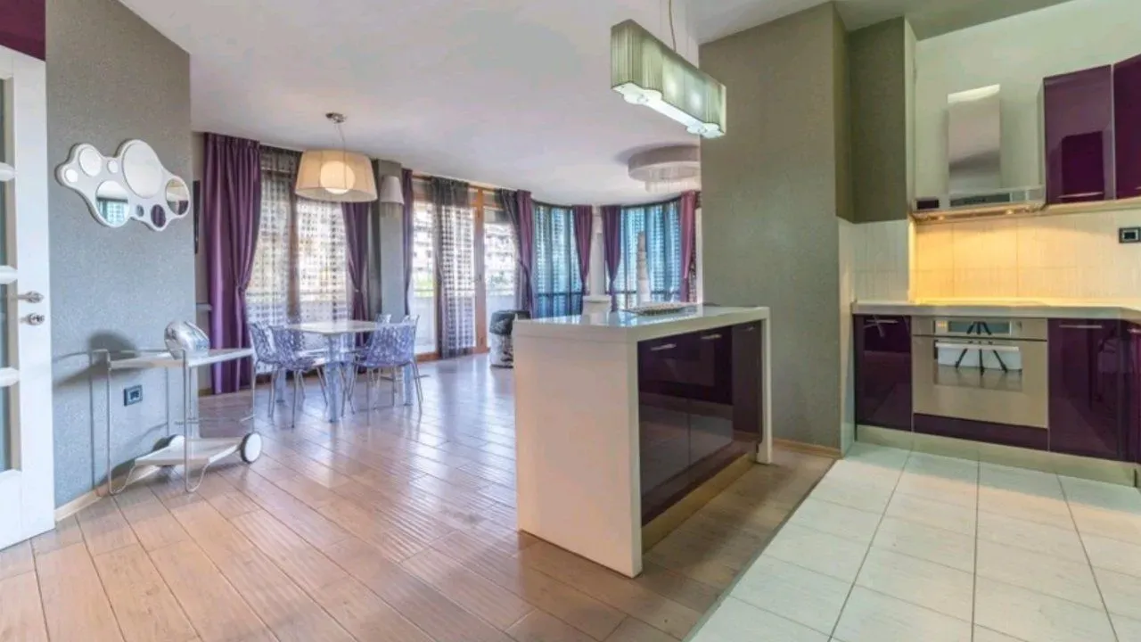 Izdavanje, trosoban stan, 140m², Podgorica, Crna Gora