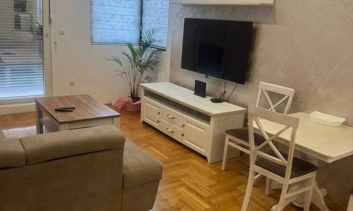 Izdavanje, jednosoban stan, 52m², Kava, Tivat