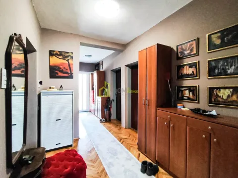 Prodaja, kuća, 250m², Tološi, Podgorica - image 12