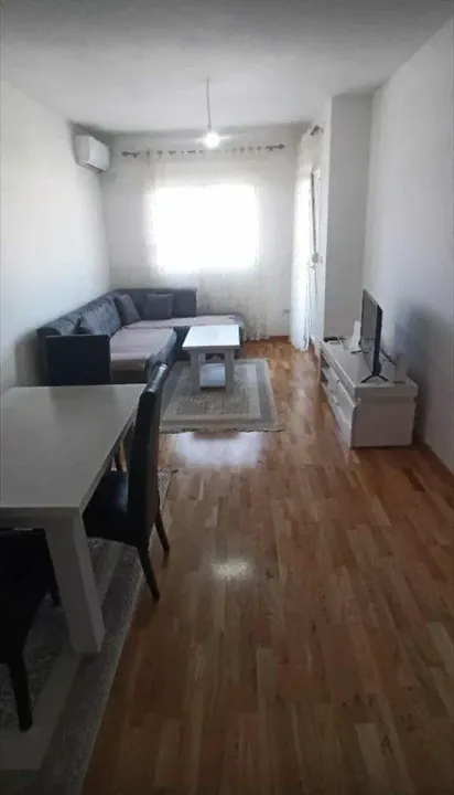 Izdavanje, jednosoban stan, 46m², Stari Aerodrom, Podgorica