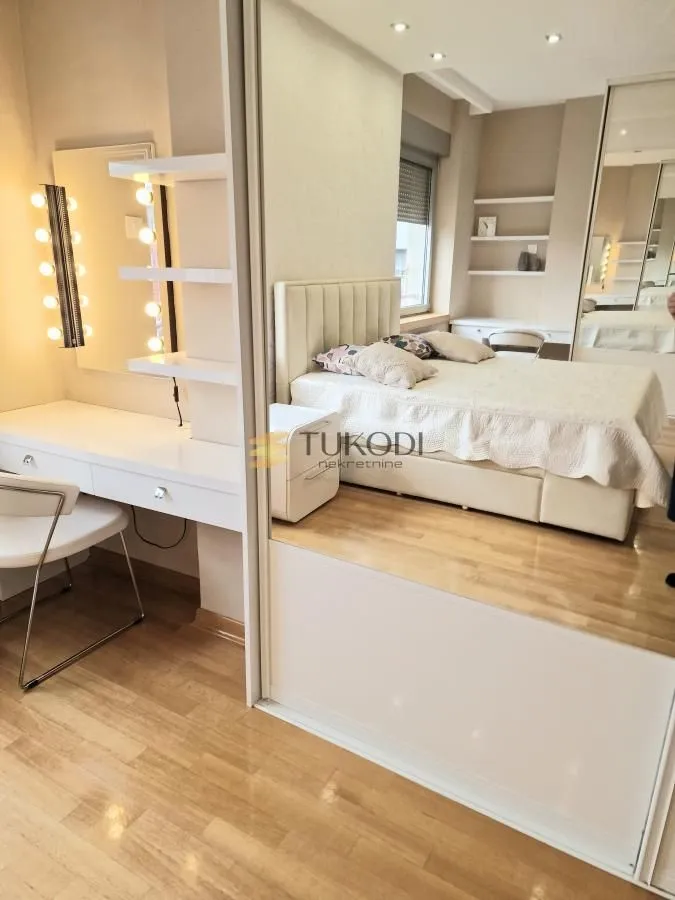 Prodaja, trosoban stan, 105m², Centar, Novi Sad