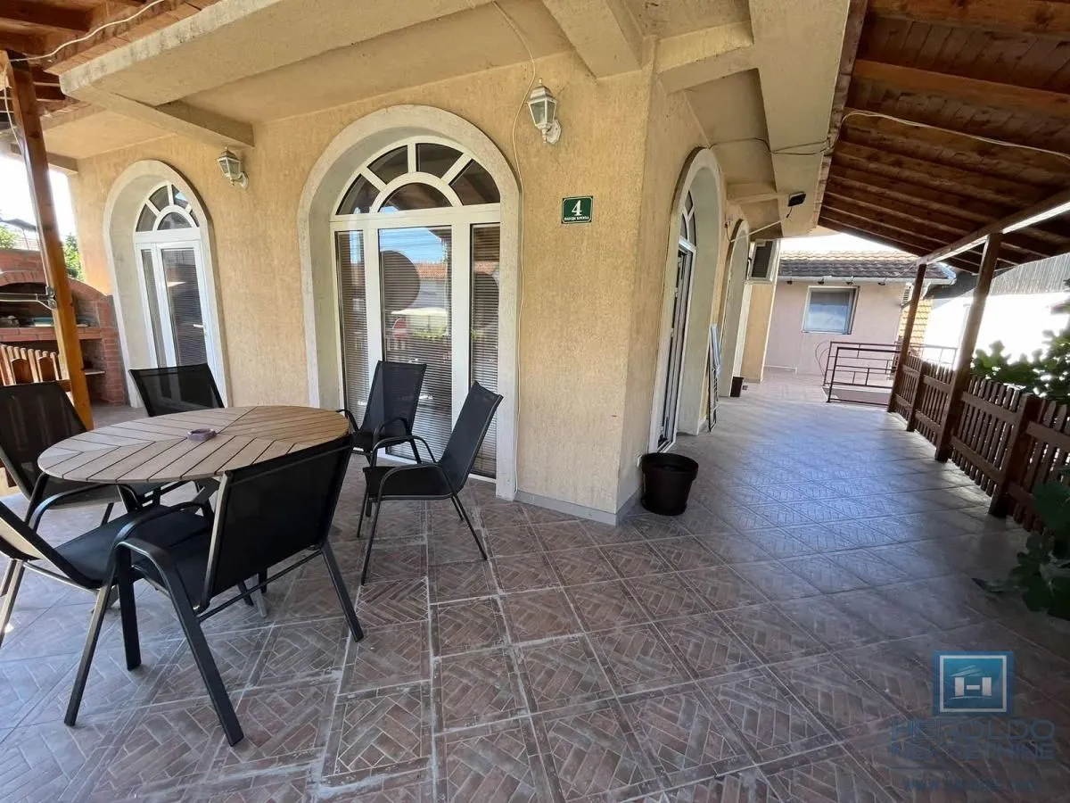 Prodaja, kuća, 400m², Centar, Jagodina