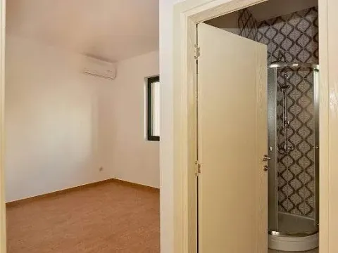 Prodaja, dvosoban stan, 85m², Ivanovići, Budva - image 9