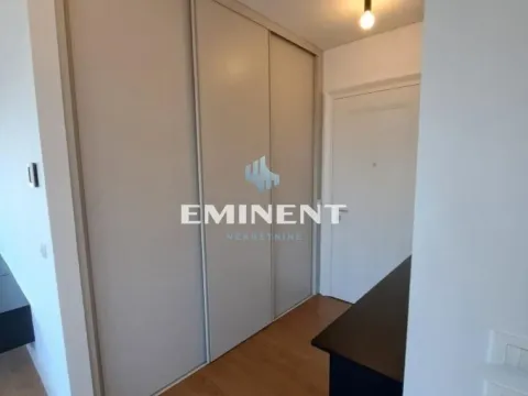 Izdavanje, trosoban stan, 93m², Savski Venac, Beograd - image 14