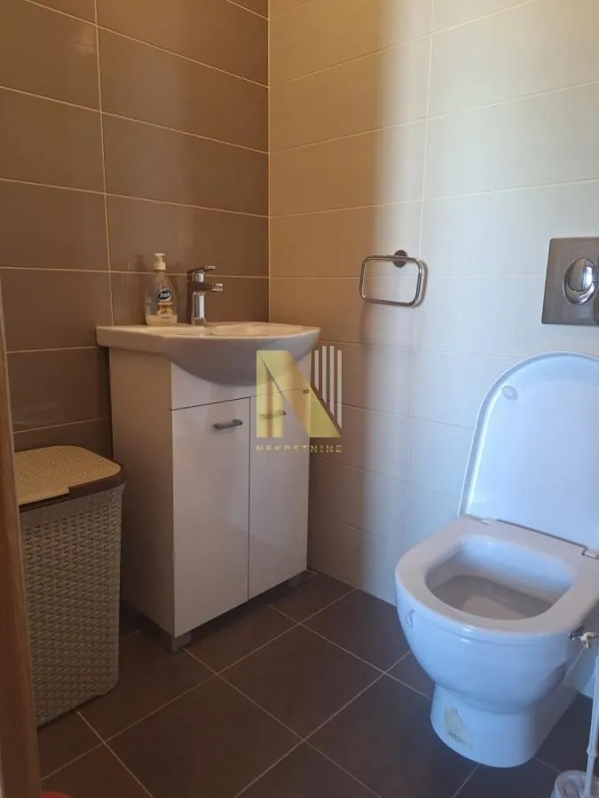 Izdavanje, dvosoban stan, 61m², Socijalno, Novi Sad Sve Podlokacije