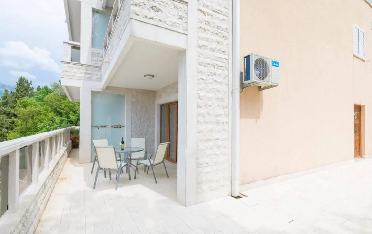 Prodaja, jednosoban stan, 87m², Donja Lastva, Tivat