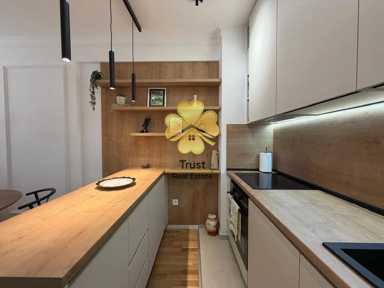 Izdavanje, dvosoban stan, 65m², Stari Aerodrom, Podgorica