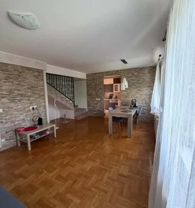 Sale, four bedroom apartment, 120m², Mladenovac, Beograd