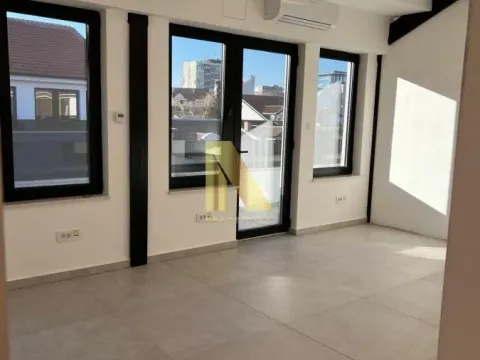 Izdavanje, poslovni prostor, 584m², Centar, Novi Sad - image 13