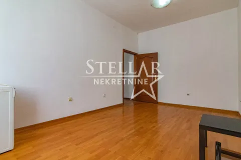 Izdavanje, poslovni prostor, 65m², Centar, Podgorica - image 2