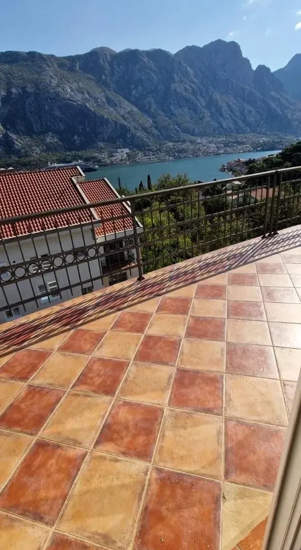 Prodaja, trosoban stan, 97m², Prčanj, Kotor