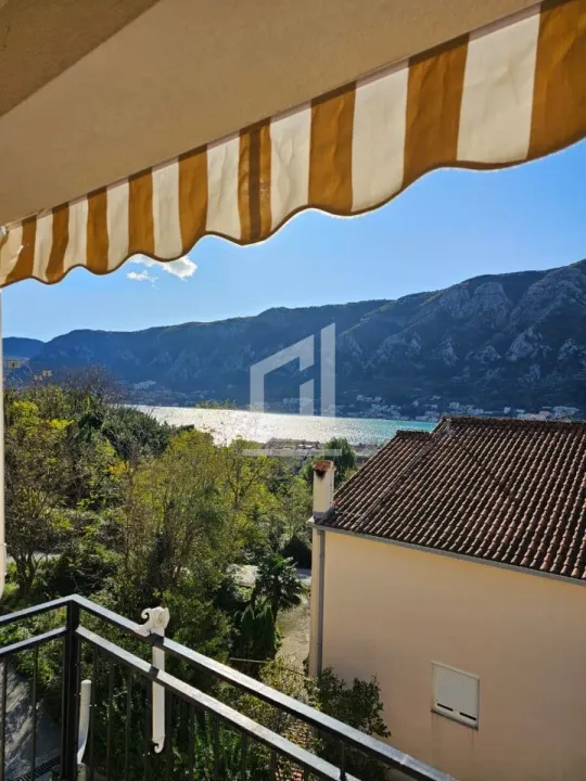Prodaja, trosoban stan, 88m², Dobrota, Kotor