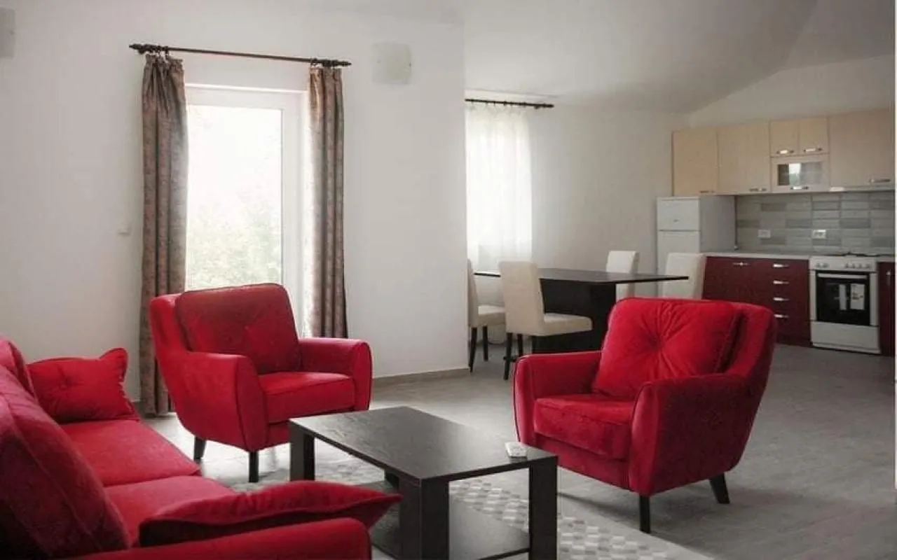 Rent, house, 120m², Župci, Bar