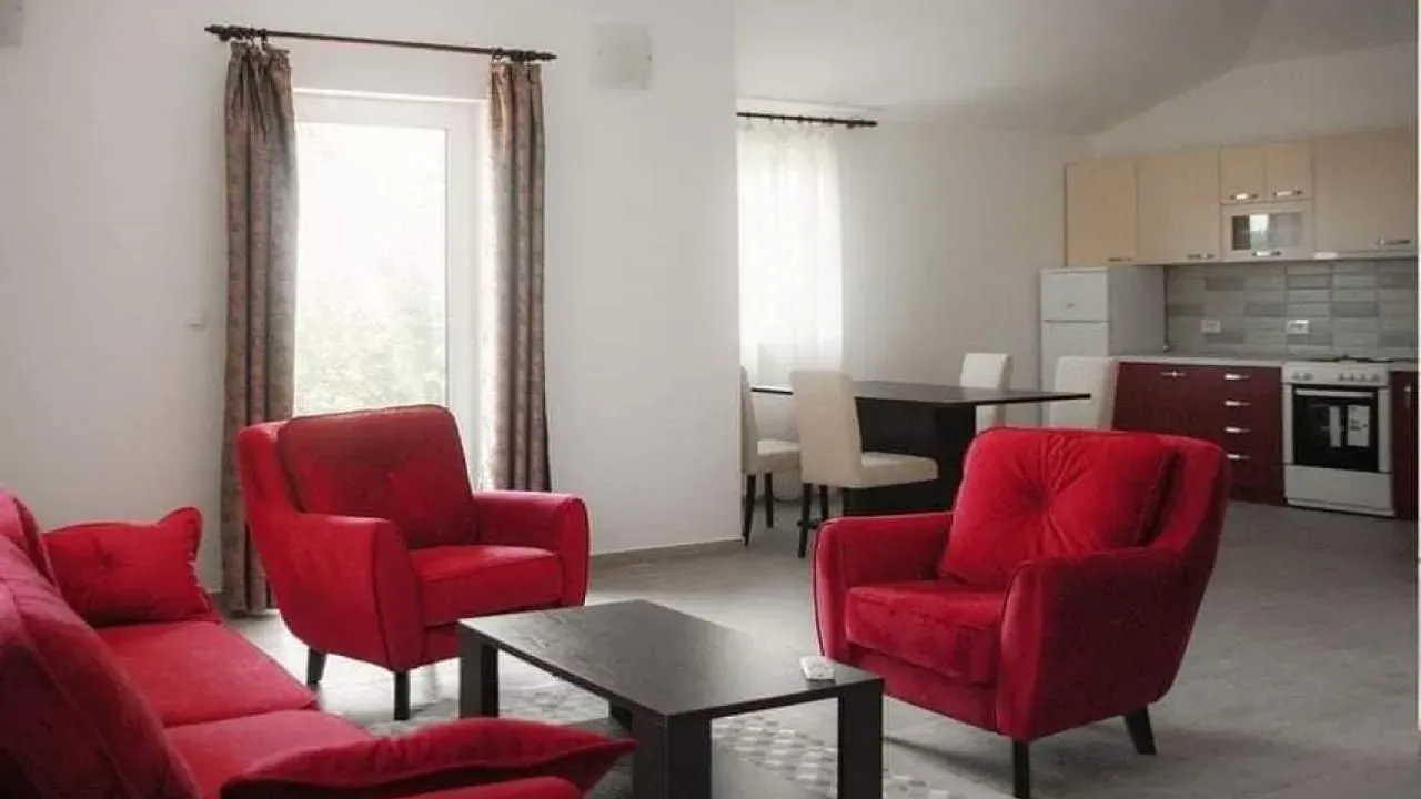 Rent, house, 120m², Župci, Bar