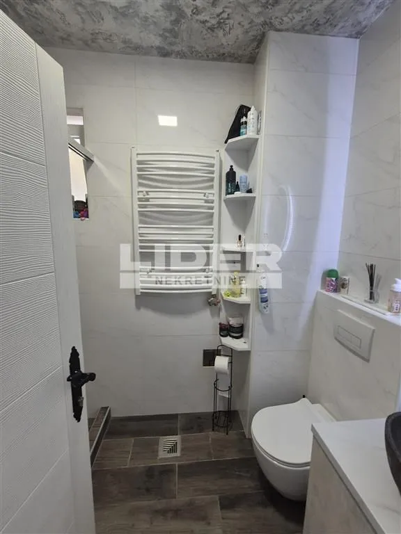 Izdavanje, četvorosoban stan, 100m², Voždovac Sve Podlokacije, Beograd