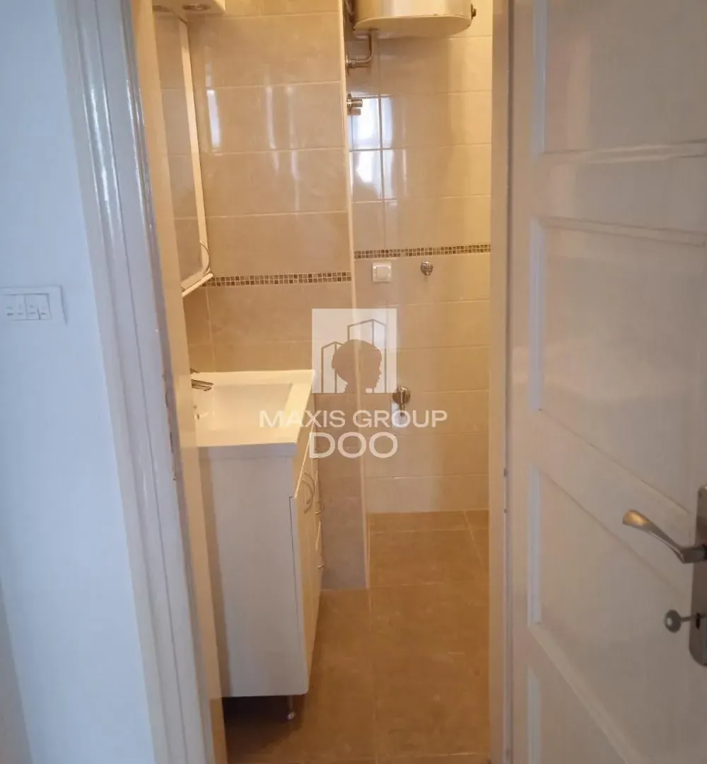 Izdavanje, poslovni prostor, 64m², Savski Venac, Beograd