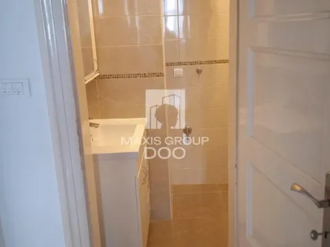 Izdavanje, poslovni prostor, 64m², Savski Venac, Beograd - image 1