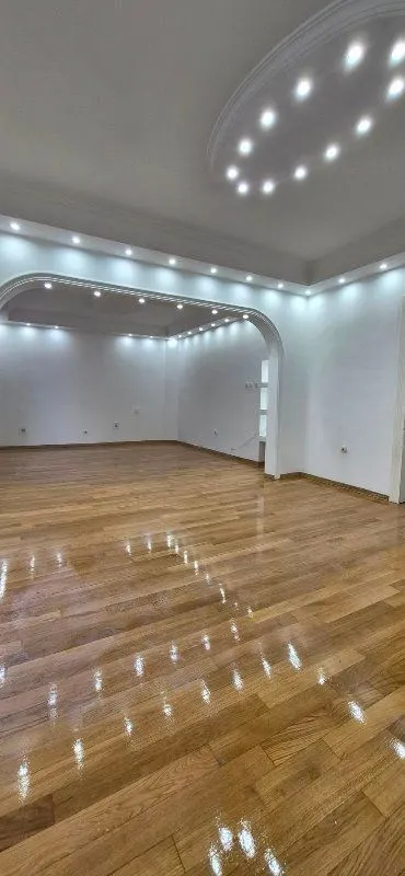 Izdavanje, četvorosoban stan, 144m², Vračar Sve Podlokacije, Beograd