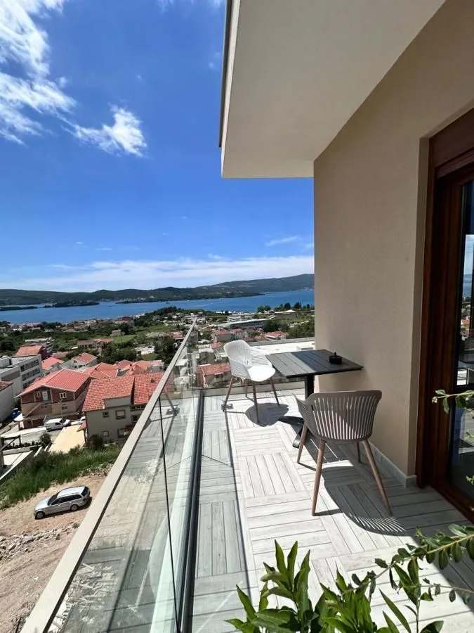 Prodaja, dvosoban stan, 68m², Tivat, Crna Gora