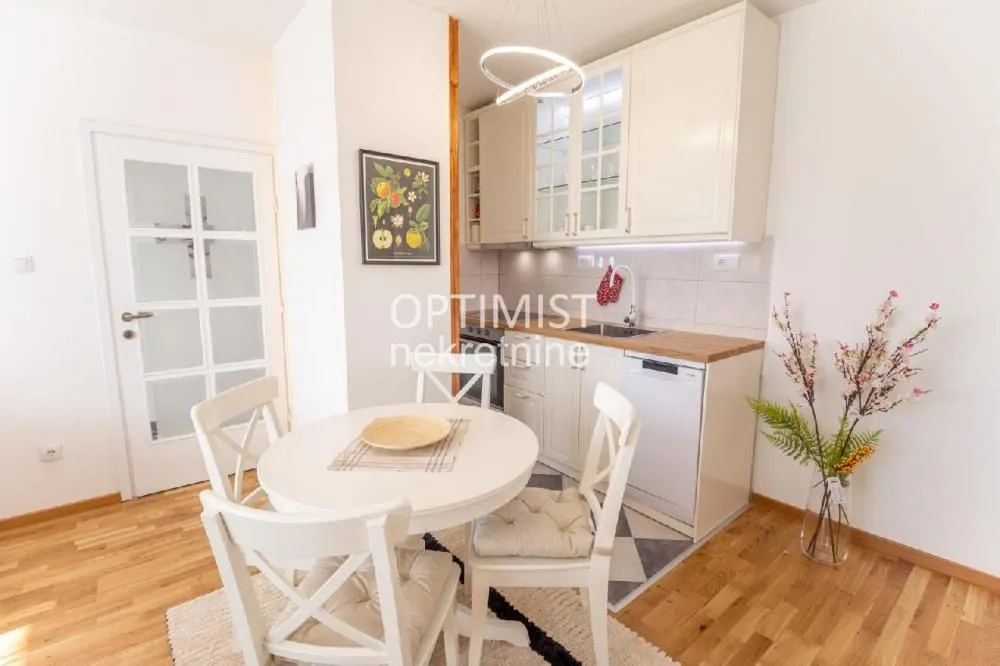 Rent, three bedroom apartment, 65m², Stari Grad, Beograd